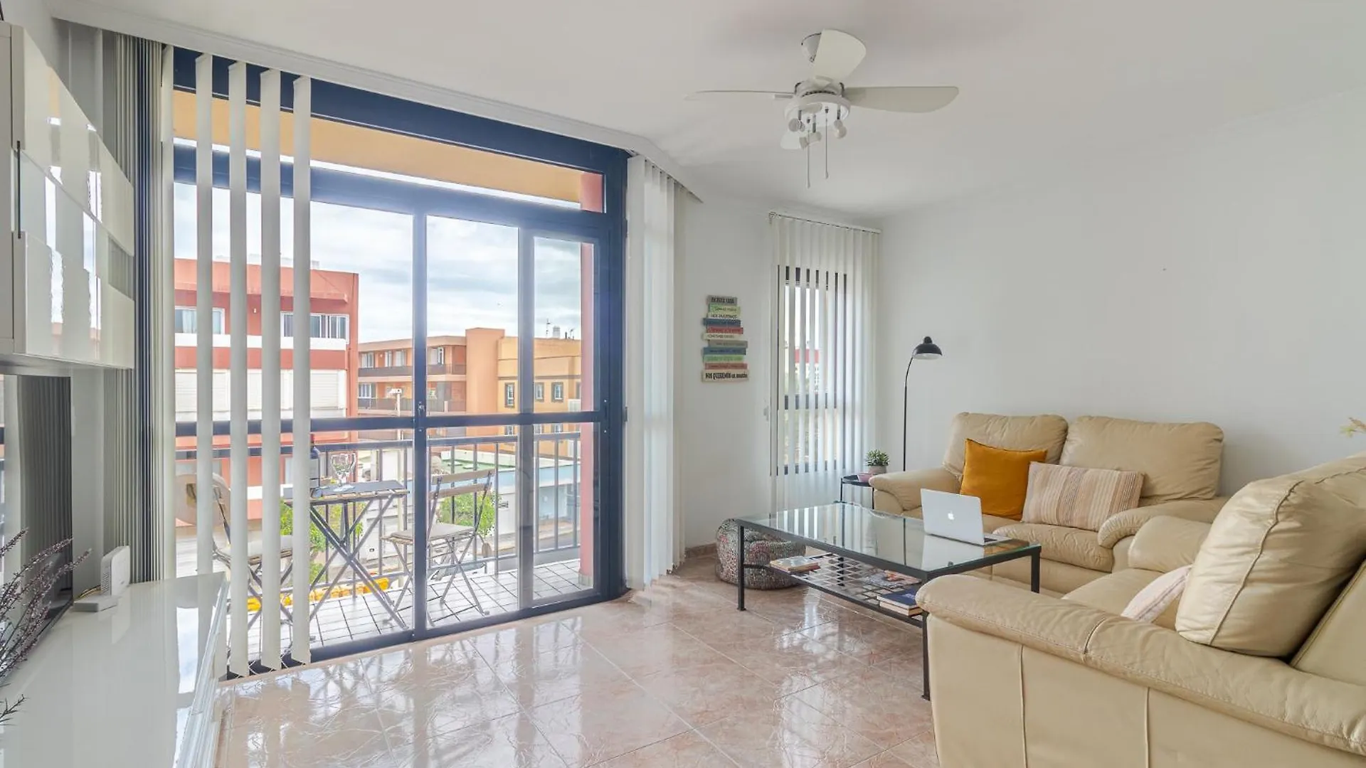 Elsa Apartment 텔데